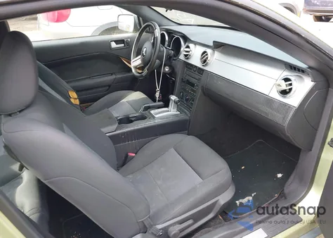 2005 Ford Mustang V6 Deluxe/V6 Premium из США, поврежденный, VIN 1ZVFT80N655239054